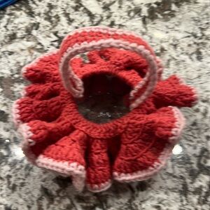 Hand made yarn 🧶 little pink basket for smaller violets are a little singles
